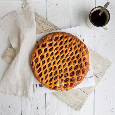 Пирог с клубничной начинкой