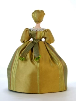 Кукла фарфоровая грелка на чайник Купчиха с хлебом-солью