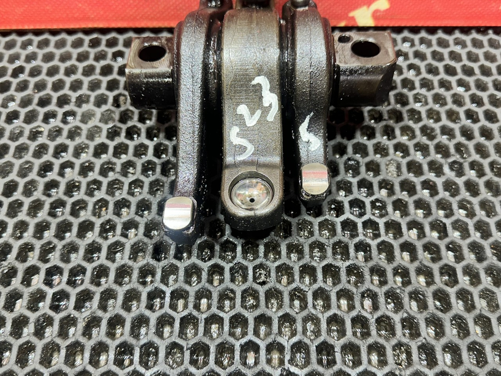 Вал рокеров в сборе