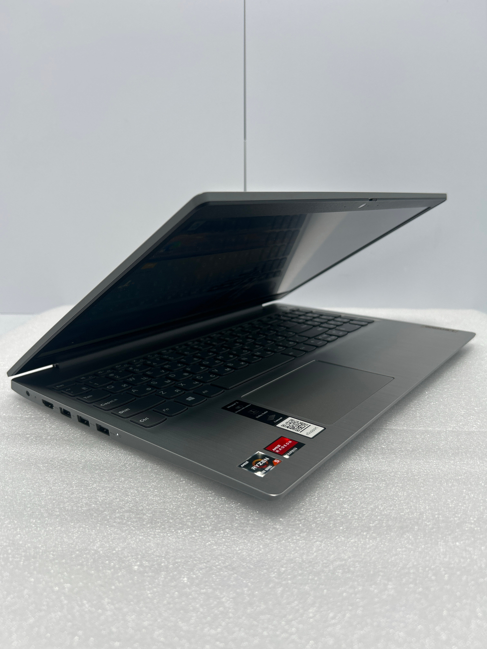 Ноутбук Lenovo IdeaPad 3 15ARE05 (81W40036RK) 15.6"/AMD Ryzen 3 4300U/RAM 8GB/SSD 512GB/AMD Radeon Graphics/1920*1080/IPS/DOS/Подсветка кл-ры: нет/серебристый. Состояние: C1