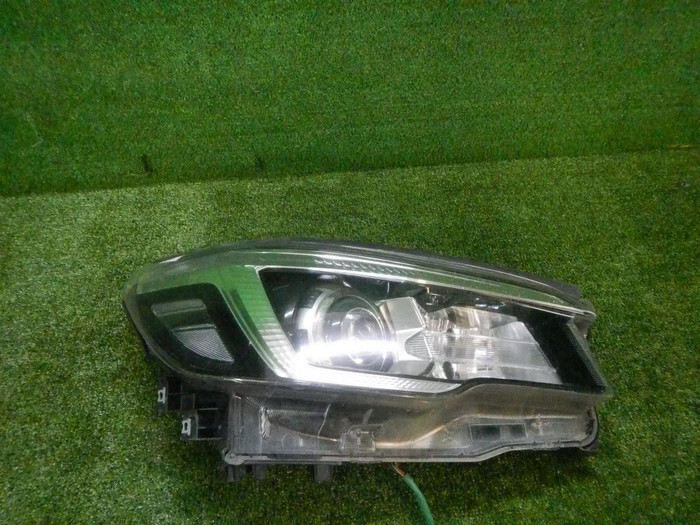 Битая Фара правая Subaru Forester 5 SK (2018-2021) LED