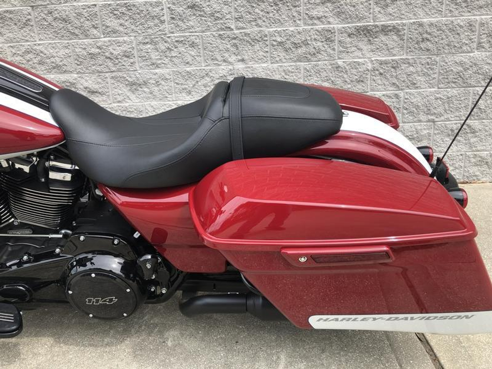 Road Glide Special 114 (2020) Billiard Red/Stone Washed White