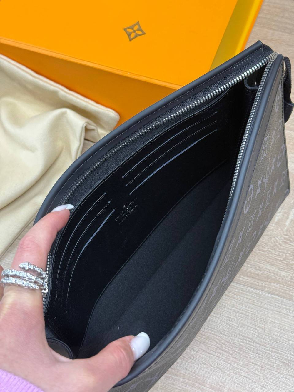 Клатч Louis Vuitton