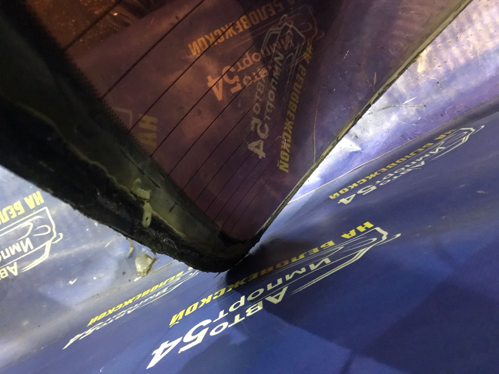 Стекло заднее TOYOTA CORONA 1993