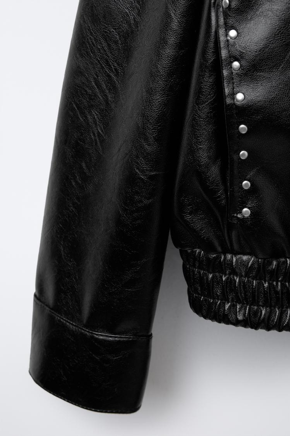ZARA КУРТКА ИЗ ИСКУССТВЕННОЙ КОЖИ С ЗАКЛЕПКАМИ, ЧЕРНЫЙ