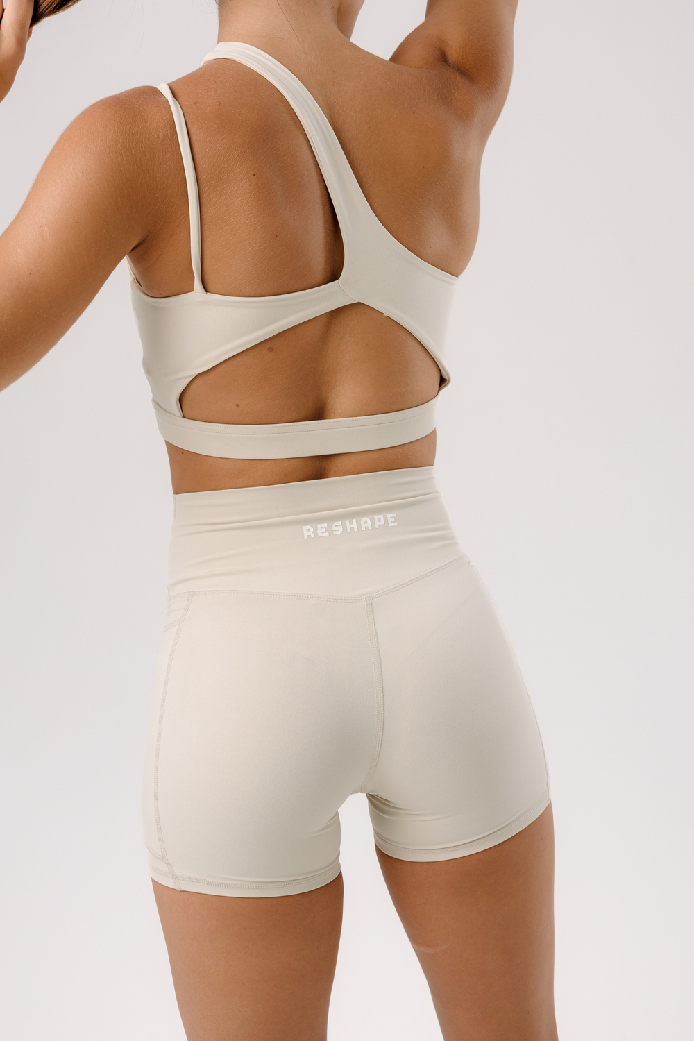 Костюм с велосипедками из эластичной ткани с топом на одно плечо