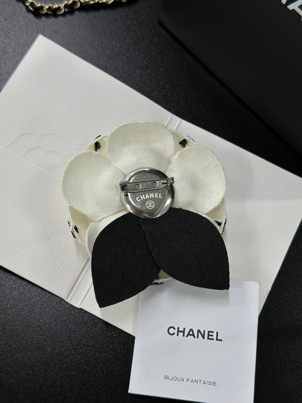 Брошь CHANEL