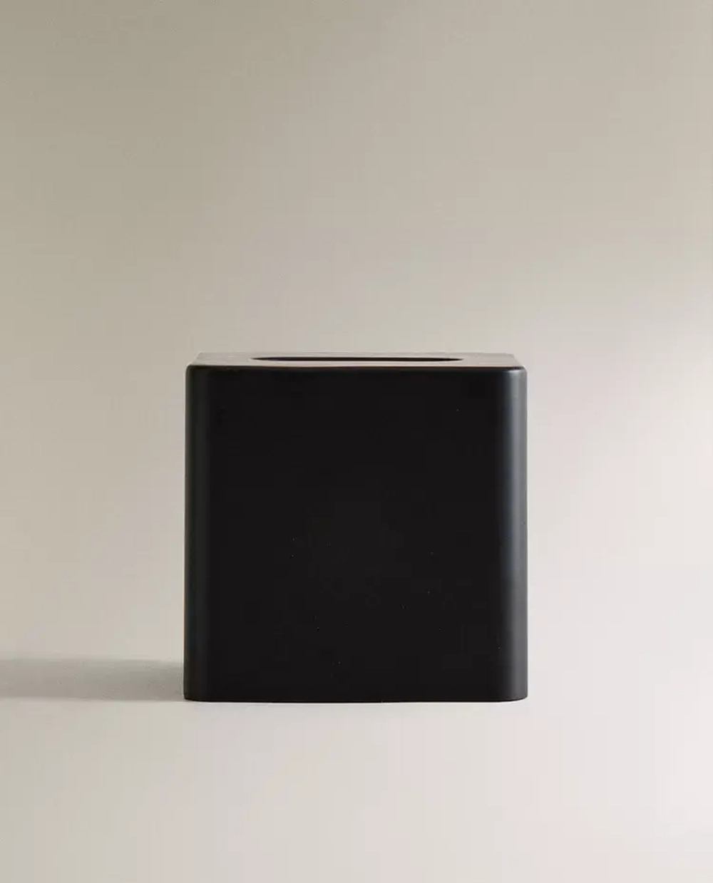 ZARA HOME КВАДРАТНАЯ КОРОБКА ДЛЯ САЛФЕТОК ИЗ ПОЛИМЕРНОЙ СМОЛЫ, ЧЕРНЫЙ
