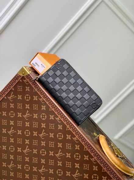 Louis Vuitton Zippy Wallet