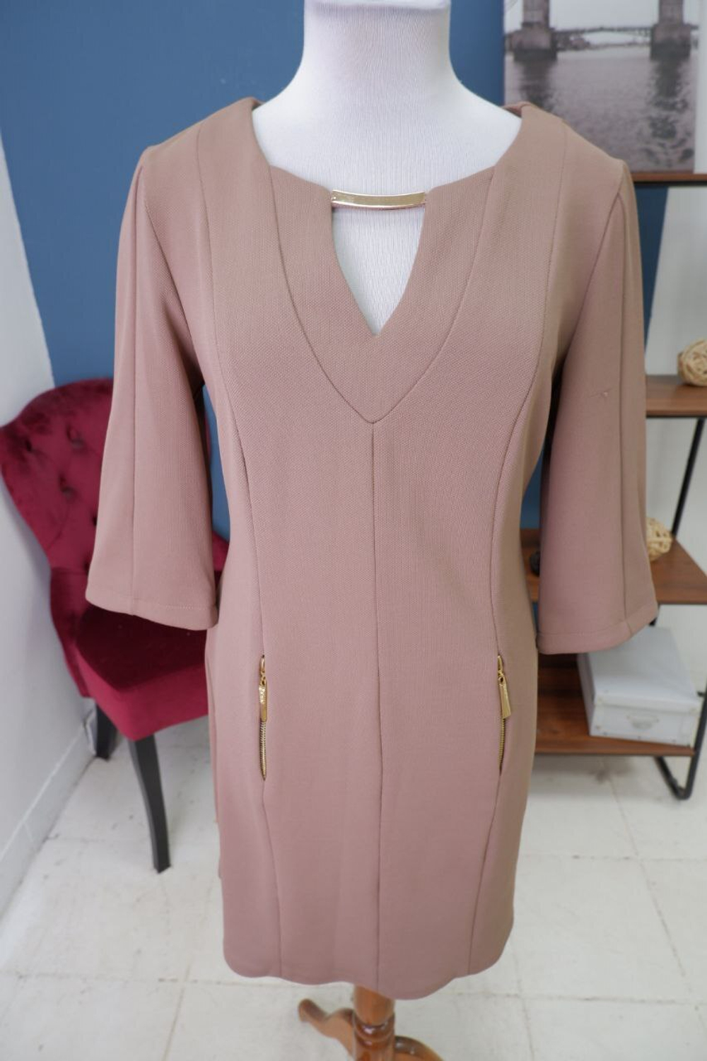 Платье для офиса 48 размер, новое с браком