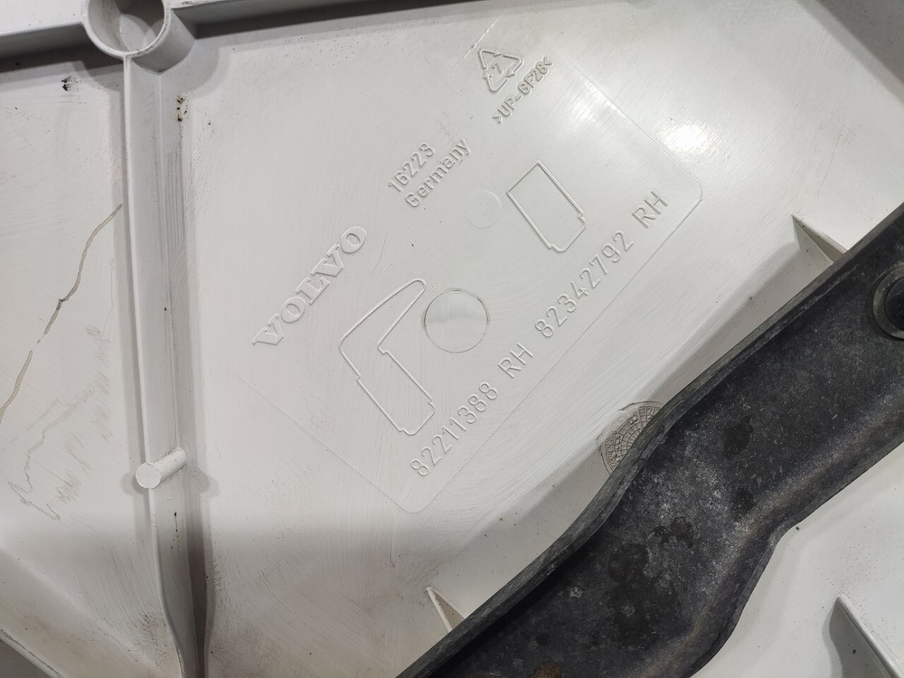 Спойлер кабины верхний правый