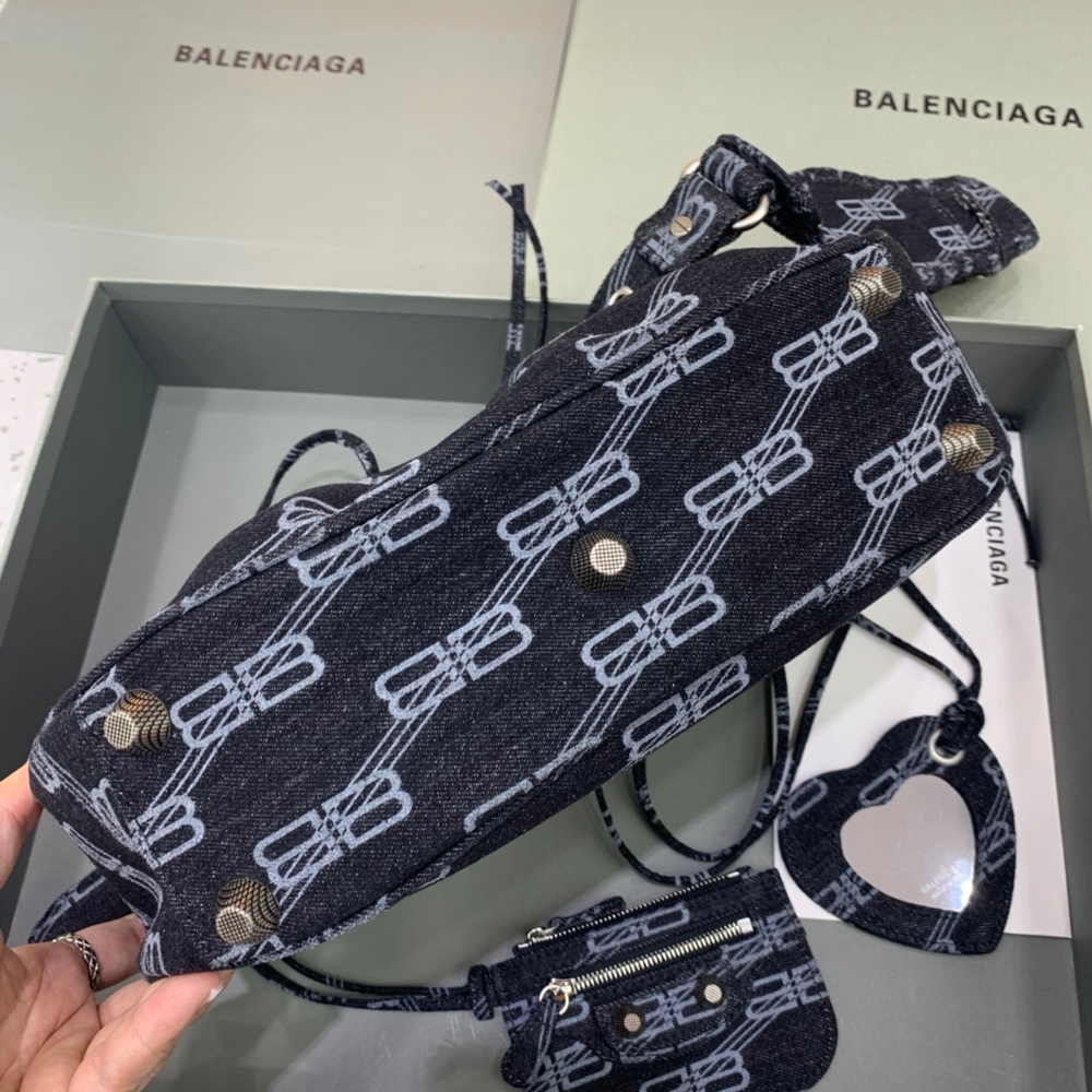 Balenciaga Le Cagole 33 cm