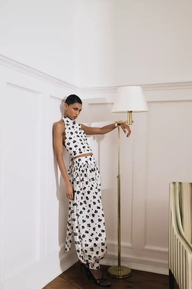 Eliana, топ из молочного крепдешина с цветочным принтом