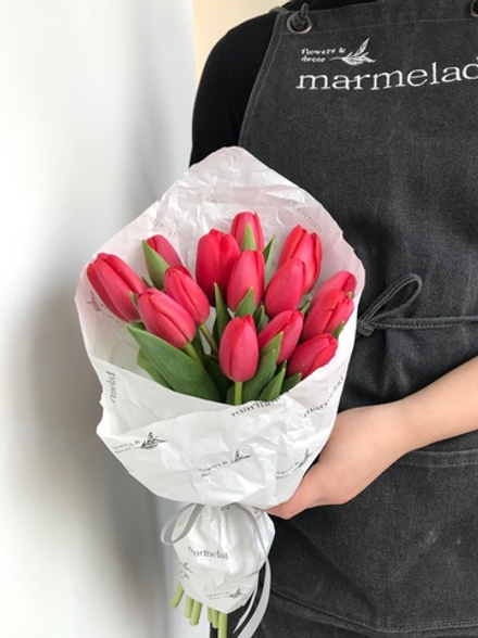 Букет из 15 красных тюльпанов доступен к заказу с 3.03.2026
