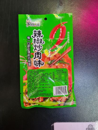 Соевый снек "Qlao Pi Dou" Тайский салат с мясом и перцом чили, 20г (Китай)