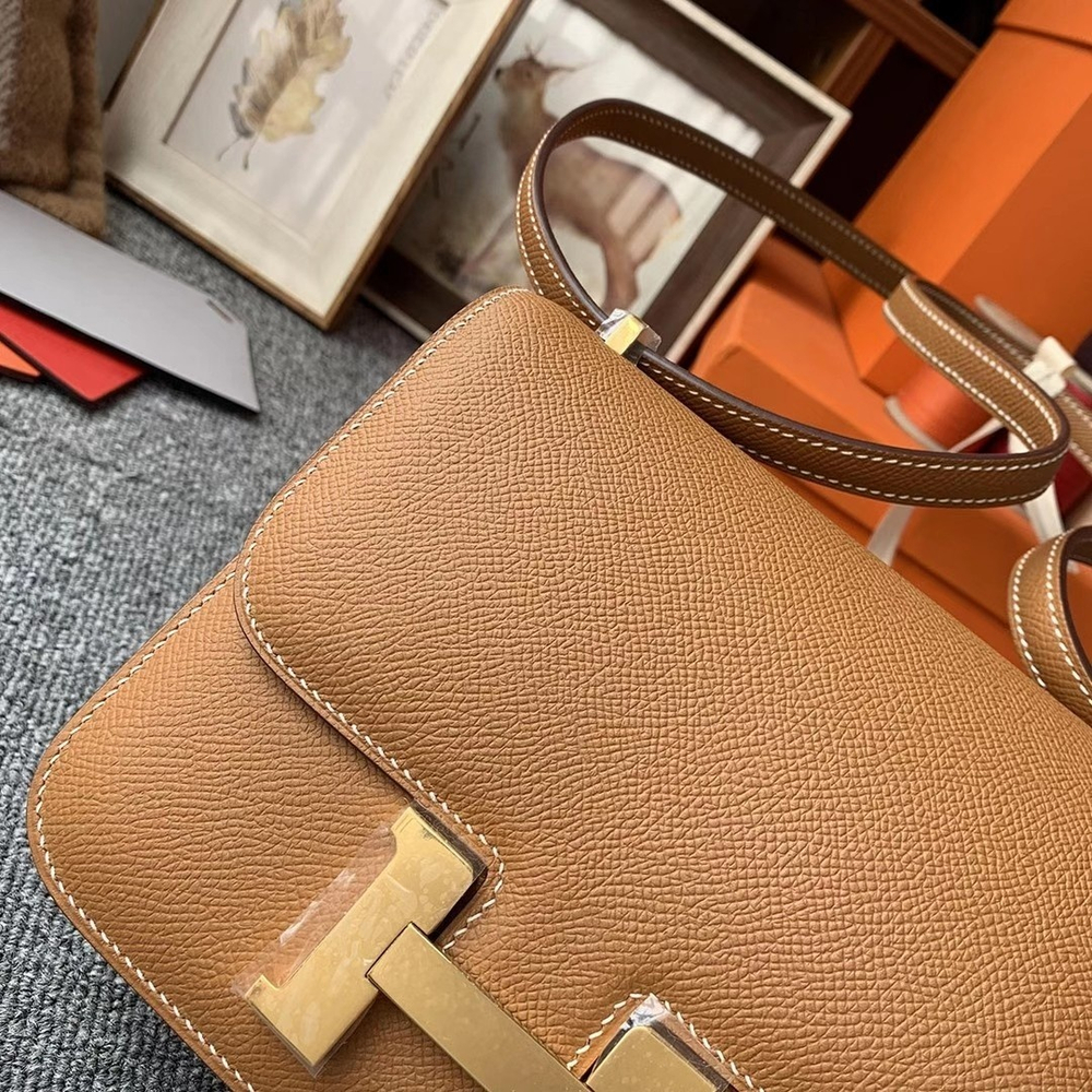 Hermes Constance 18