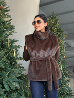 Жилетка Анжелика однотонная меховая с высоким горлом и поясом