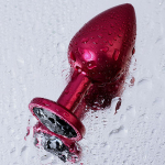 Красный анальный плаг 8,2см с кристаллом черного цвета ToyFa Metal 717008-95