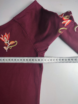 Платье с интересной вышивкой 46 размер