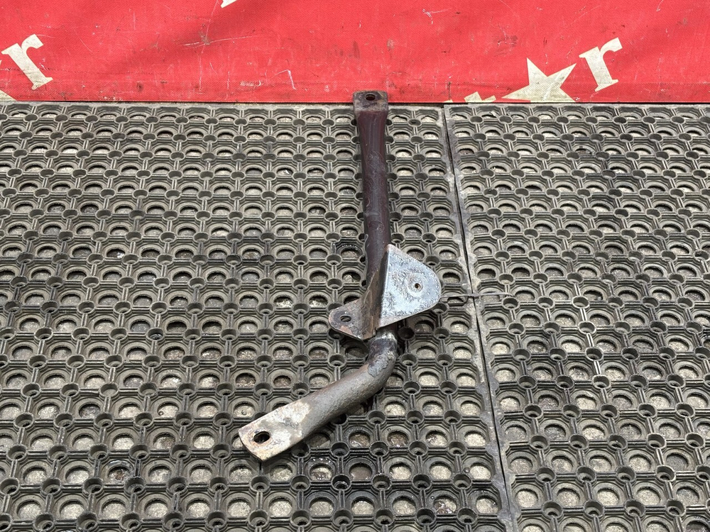 Кронштейн корпуса подножек левый