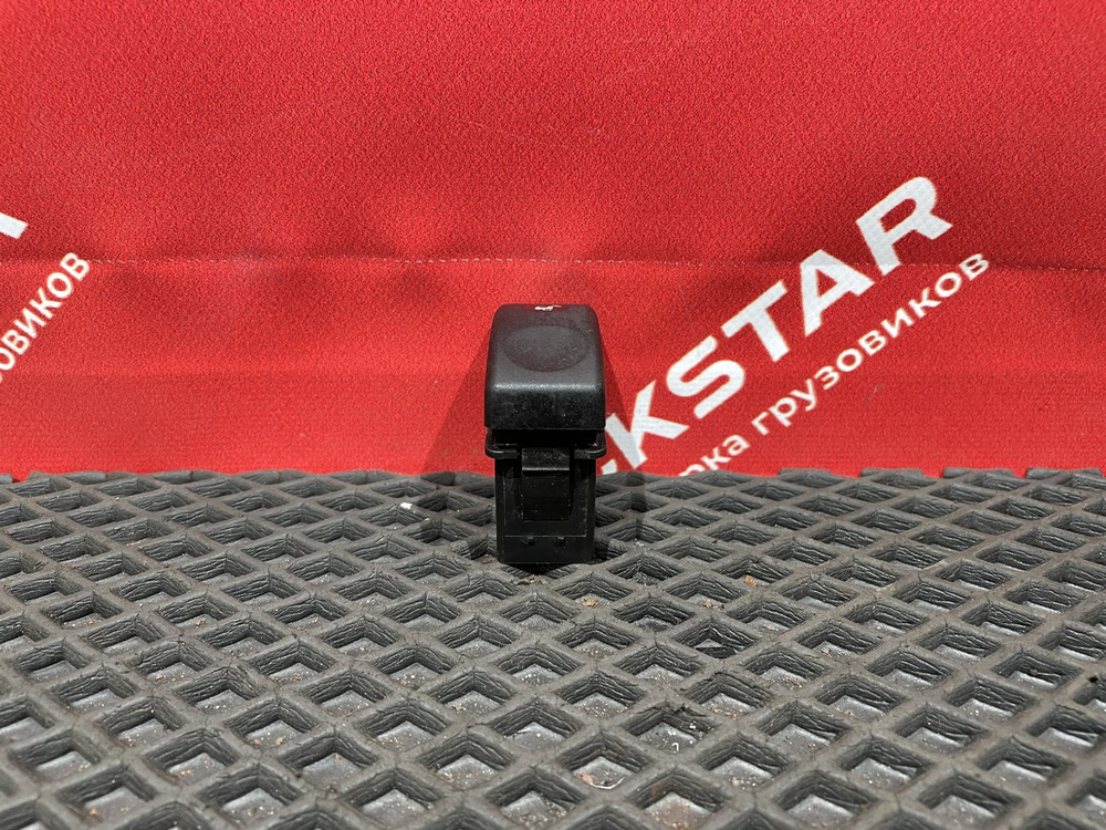 Кнопка люка