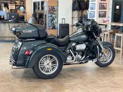 Tri Glide Ultra (FLHTCUTG), Harley-Davidson  2020 "Spruce"