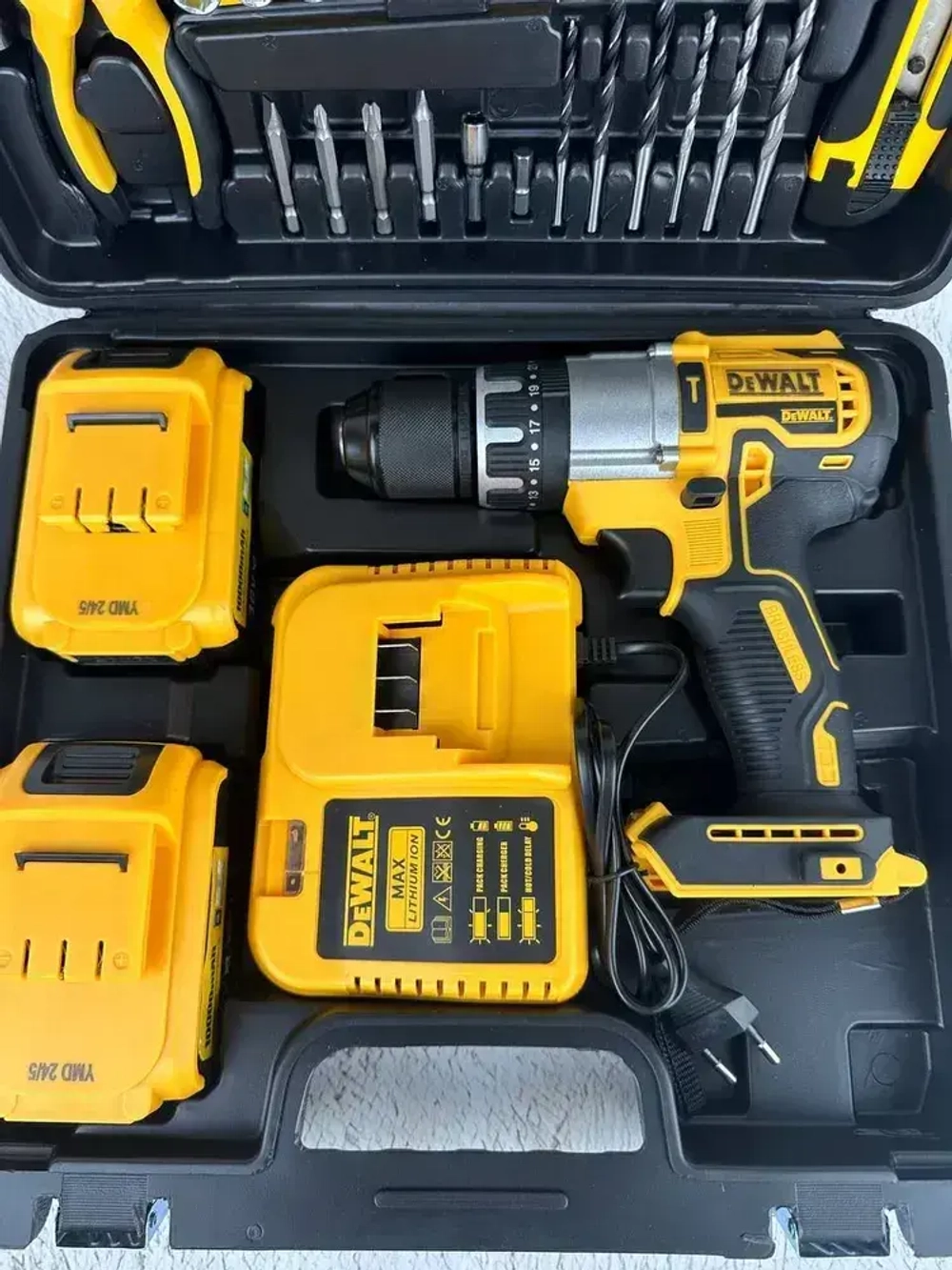 Дрель шуруповерт аккумуляторная ударная Dewalt 36В 2 АКБ в кейсе с набором инструментов