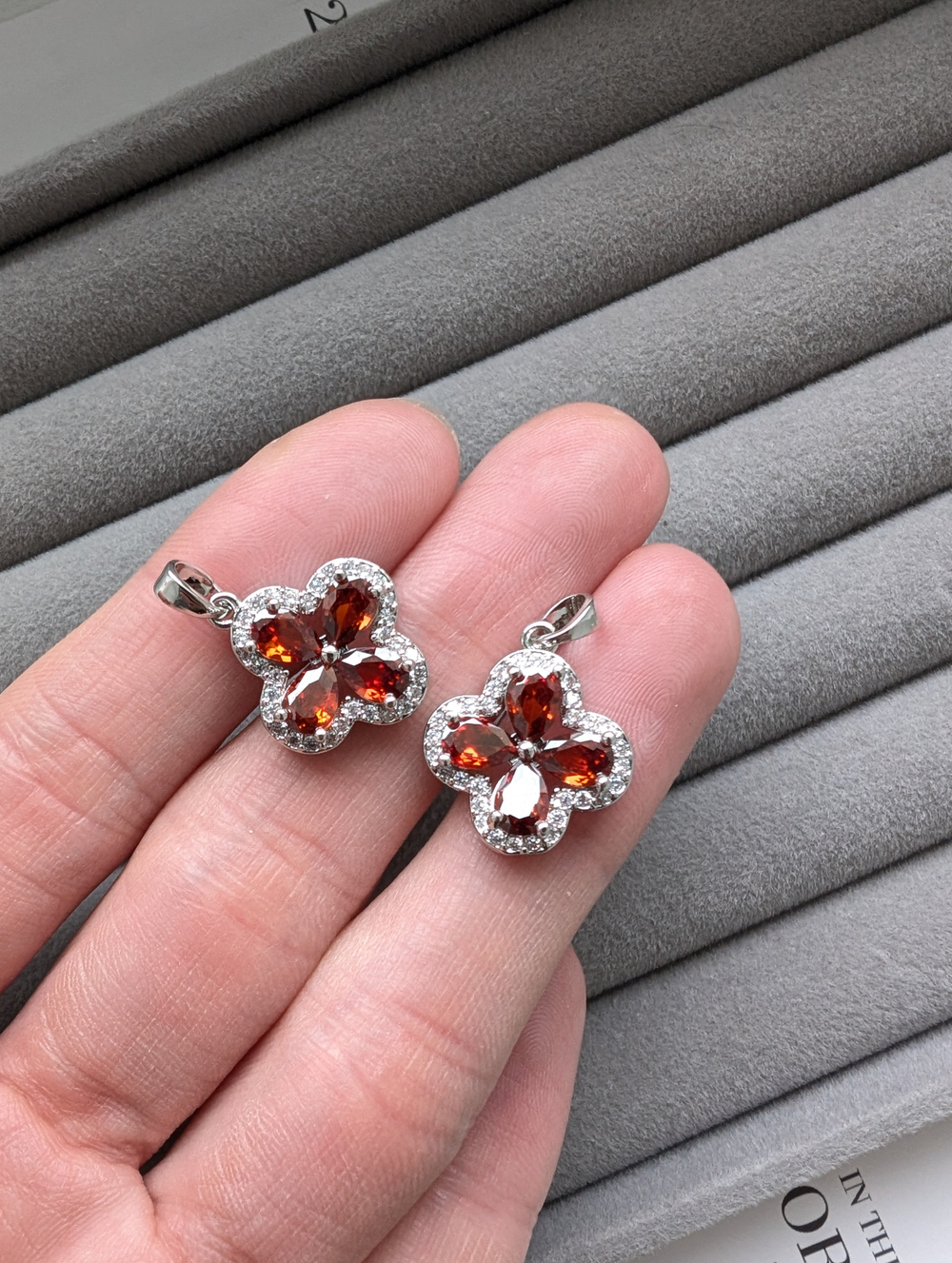 Подвеска цветок красный, 15.7мм