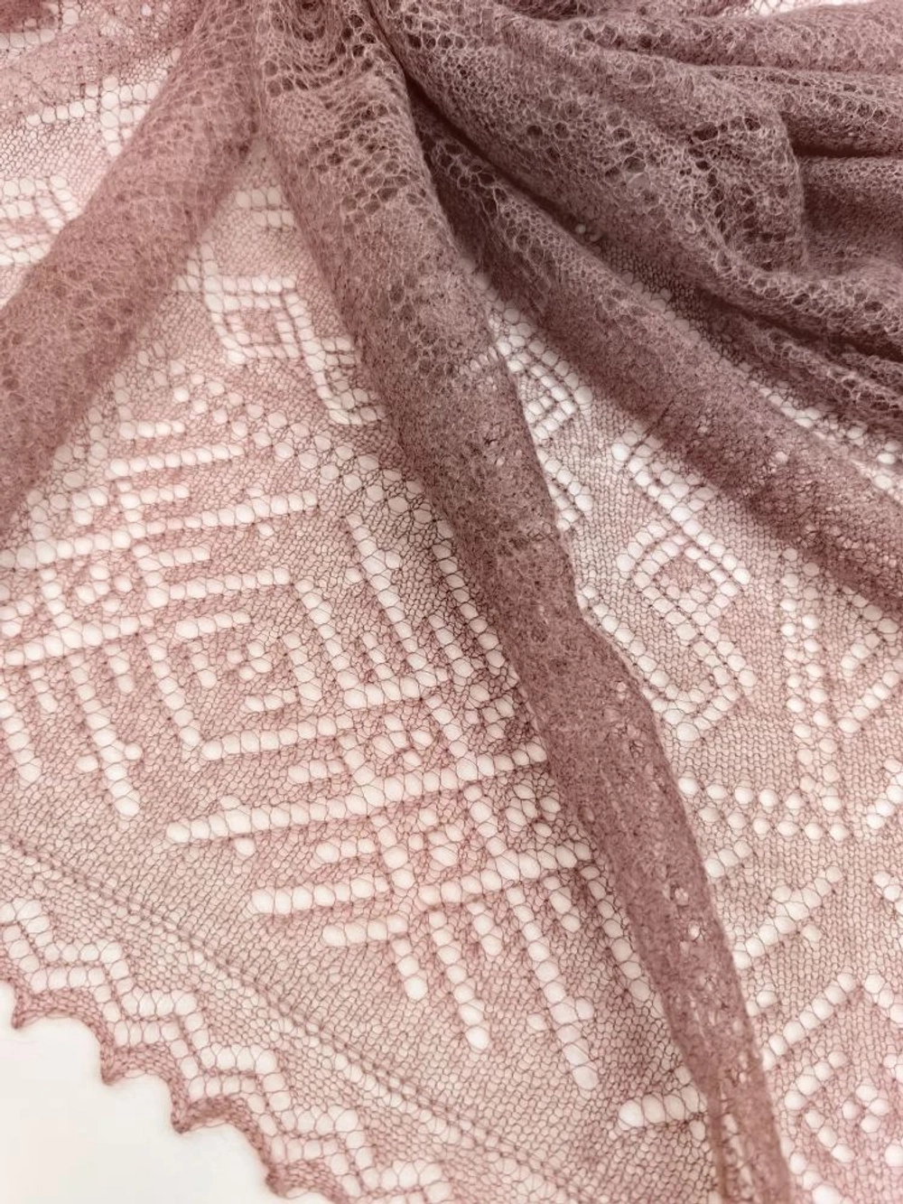 Оренбургский пуховый платок-паутинка А120-06 магнолия