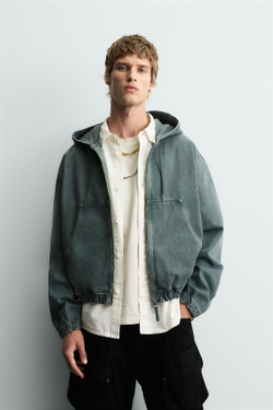 ZARA КУРТКА С КАПЮШОНОМ ИЗ ТКАНИ С ЭФФЕКТОМ ПОТЕРТОСТИ, ЛИНЯЛЫЙ ЗЕЛЕНЫЙ