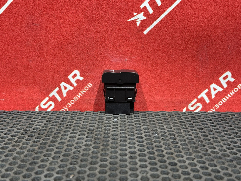 Кнопка внутреннего освещения