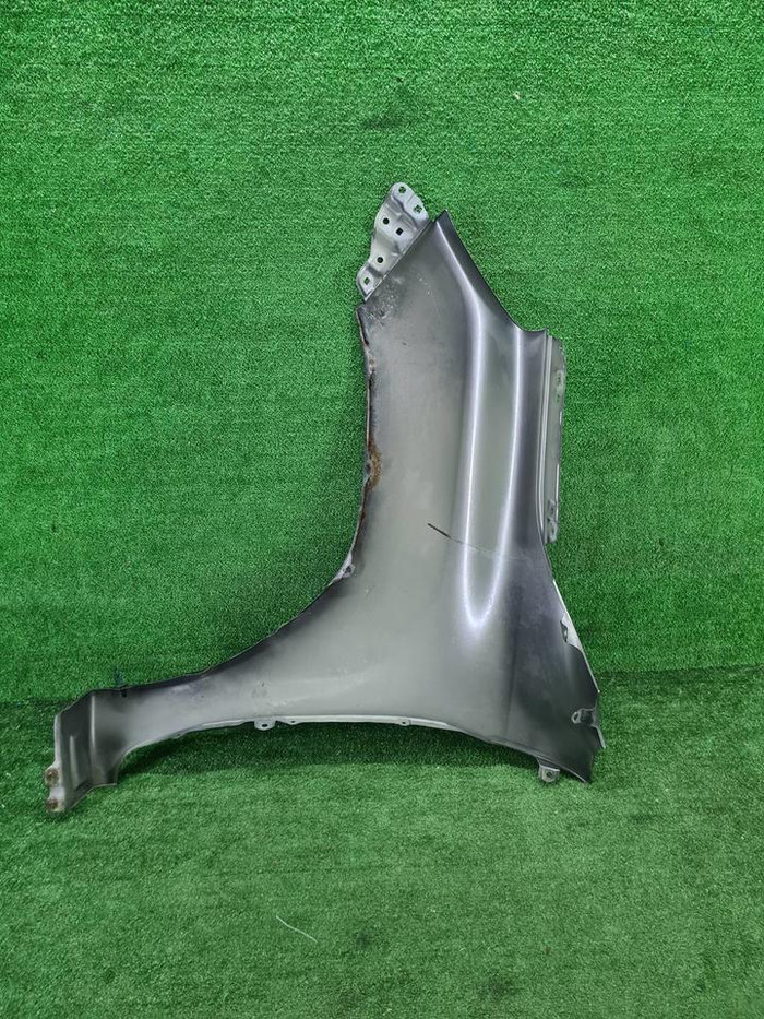 Крыло переднее правое Toyota Hilux 8 (2015-н.в.)