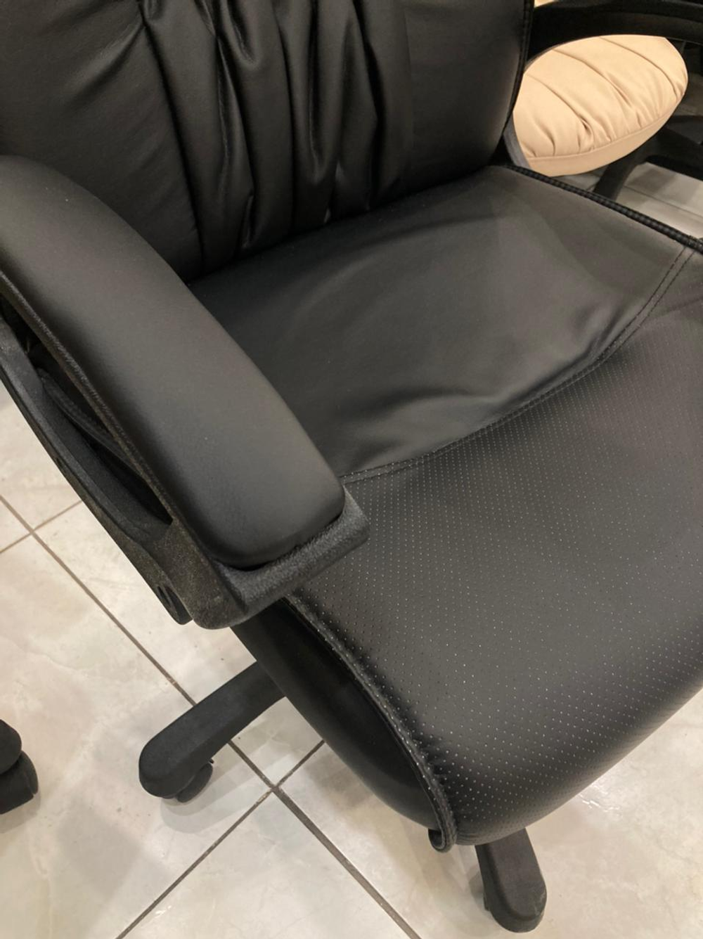 Кресло Фортуна-5 (3) перф черн к/з черн Мех качания п Директор (в разборе)