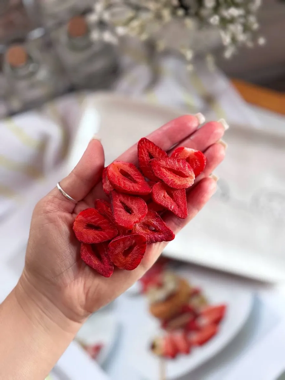 Силиконовая форма дольки клбуники