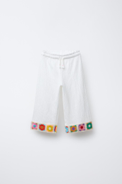 ZARA БРЮКИ В СТИЛЕ РУСТИК С ДЕТАЛЯМИ ИЗ КРУЖЕВА КРОШЕ И ЦВЕТОЧНОЙ ВЫШИВКОЙ, ЖЕЛТОВАТО-БЕЛЫЙ