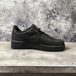 Nike Air Force 1 Low • Total Black