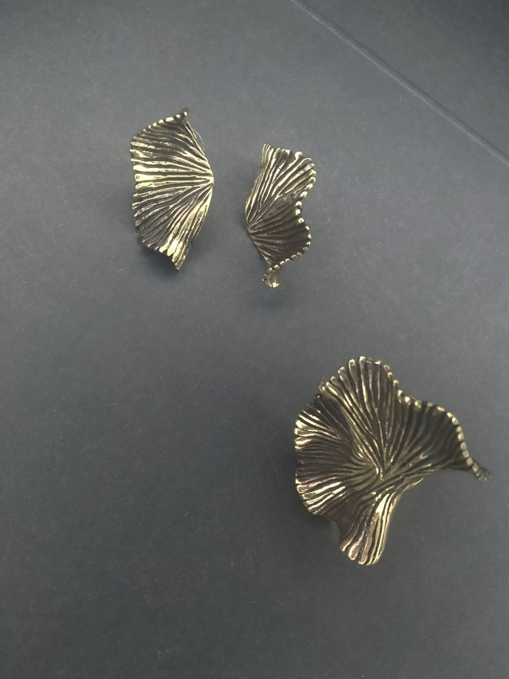 Серьги изогнутый лист, бронза