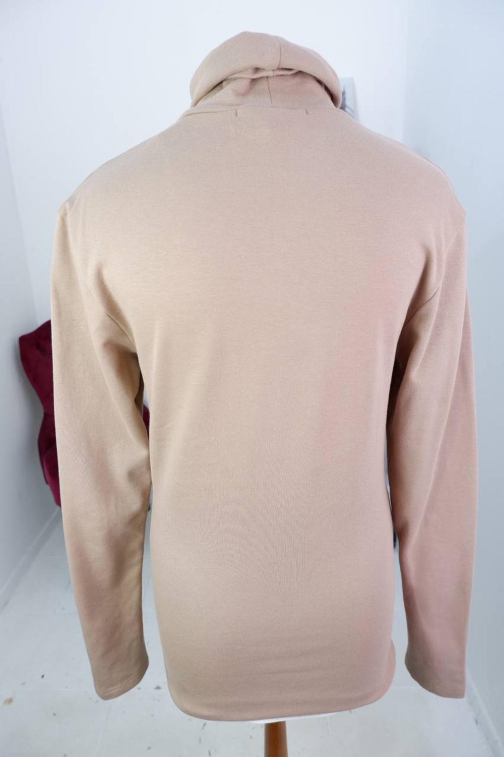 Джемпер Envy lab песочного цвета, маркировка М, визуально на 46 размер