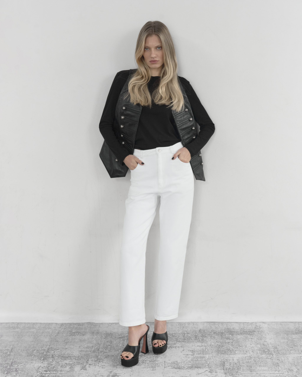 Жилет  из кожи Гусар