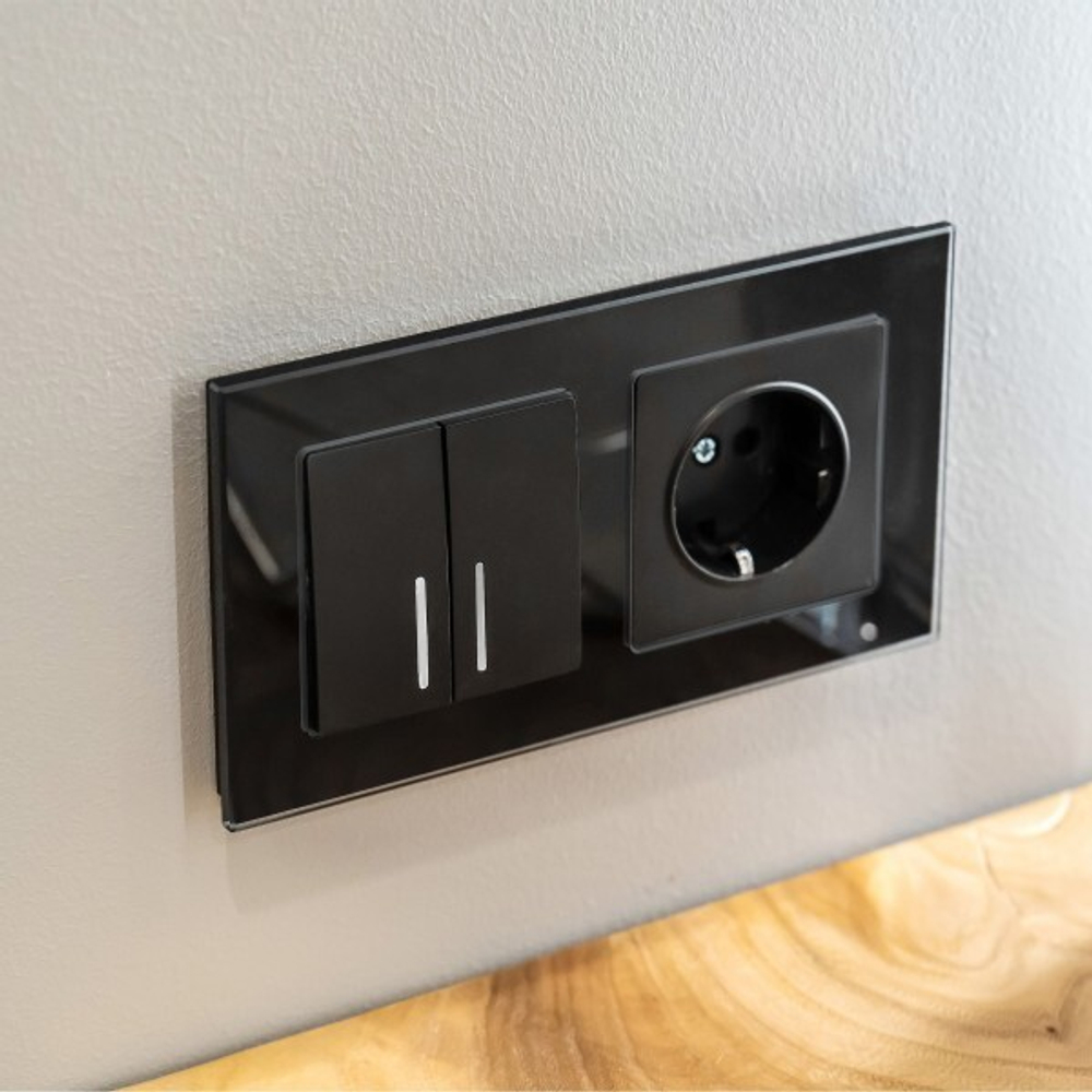 Рамка на 2 поста Favorit (черный,стекло)