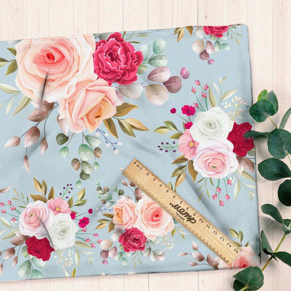 Ткань мембрана розы на голубом