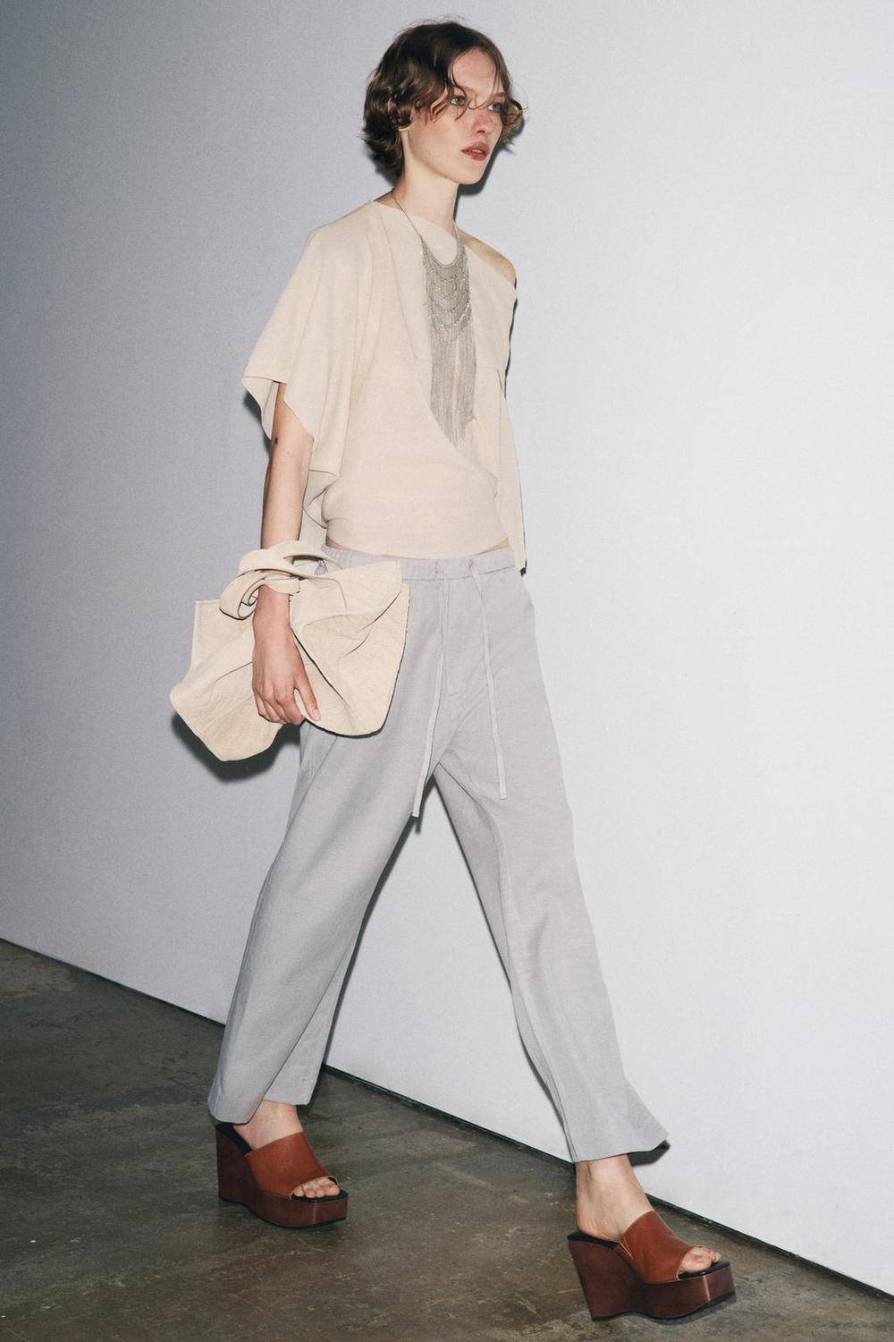 ZARA ОДНОТОННЫЙ ТРИКОТАЖНЫЙ ТОП-НАКИДКА, ПЕСОЧНЫЙ