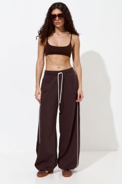 Широкие джоггеры с кантом цвета шоколад