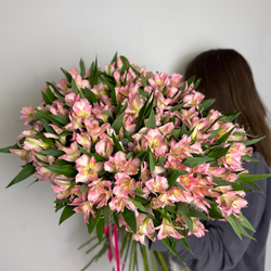 Букет с Альстромерией 35 штук