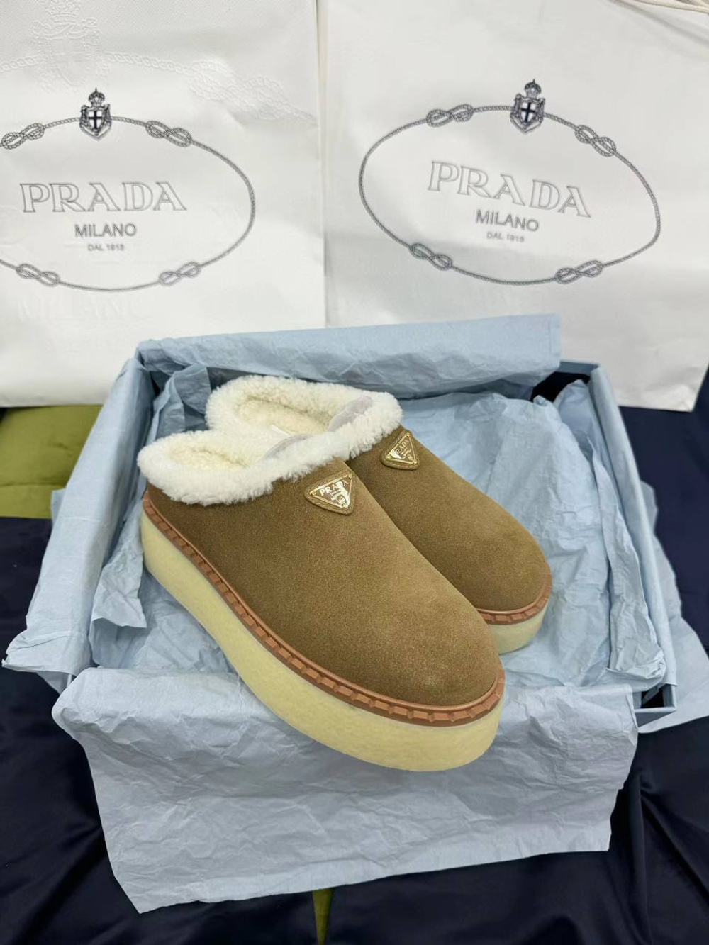 Мюли Prada Mule женские замшевые с мехом в коричневом цвете