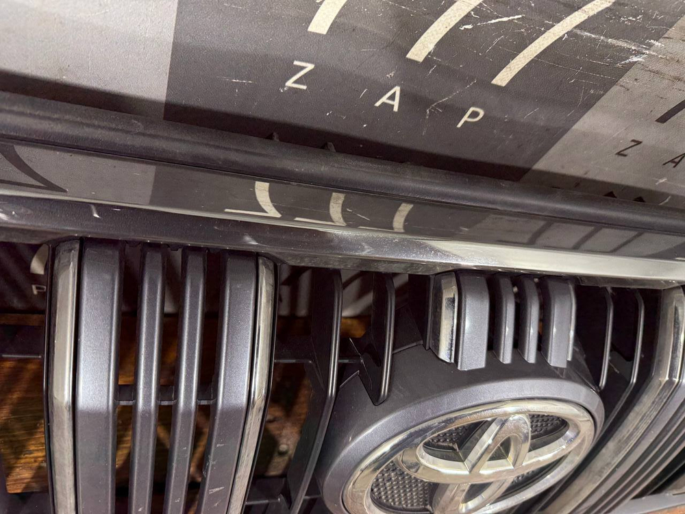 Решетка радиатора Toyota Land Cruiser Prado 150 Б/У Оригинал 5310160F10
