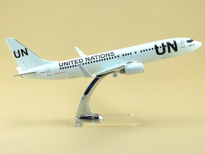 Модель самолета Boeing 737-800 (М1:100 UN)