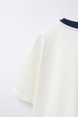 ZARA ФУТБОЛКА С КОНТРАСТНЫМ ВЫРЕЗОМ, ЭКРЮ
