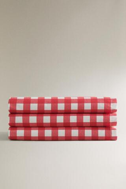 ZARA HOME СКАТЕРТЬ В КЛЕТКУ С ПОЛИМЕРНЫМ ПОКРЫТИЕМ,  БЕЛЫЙ/КРАСНЫЙ