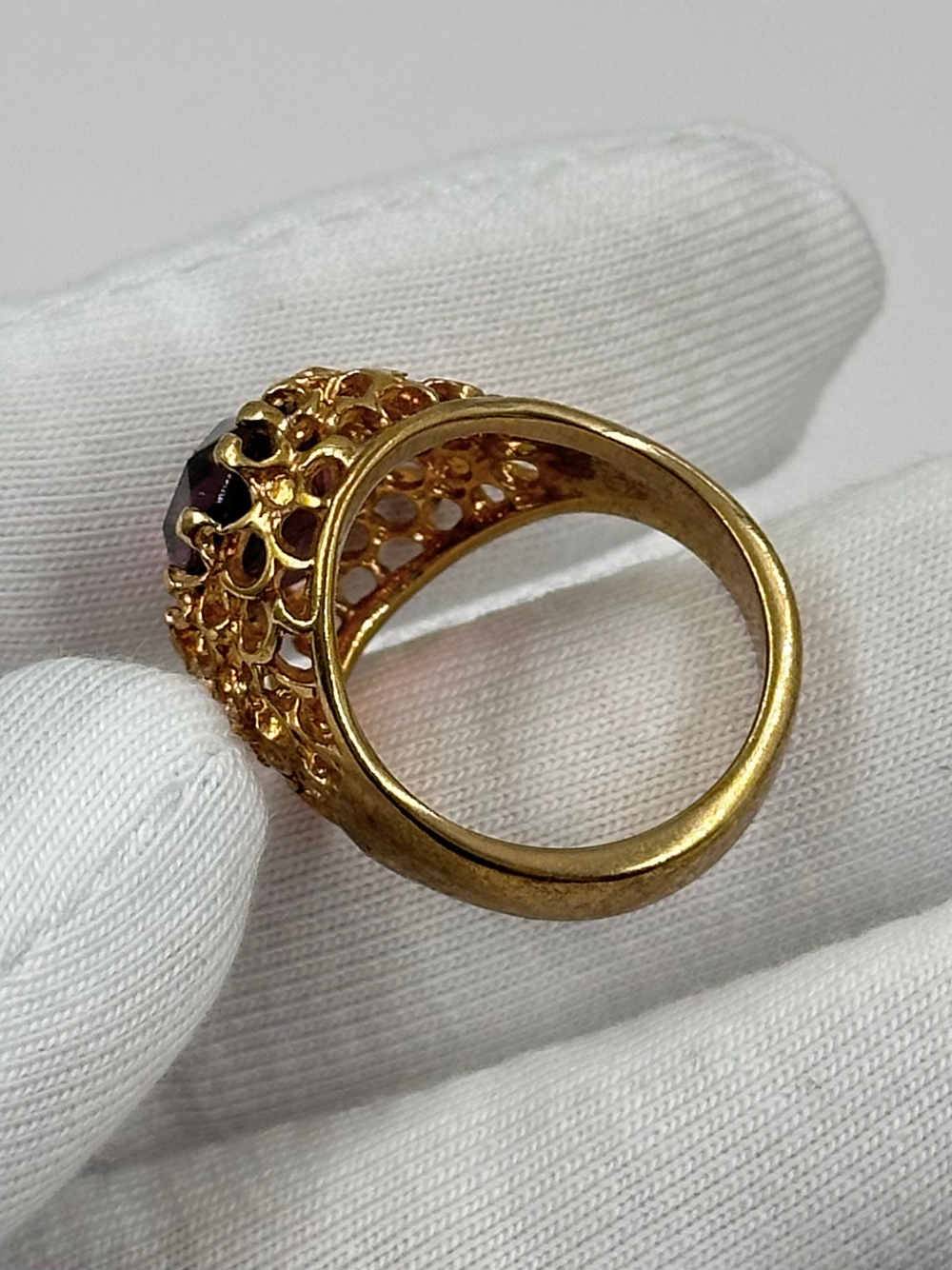 Кольцо с фиолетовым кристаллом